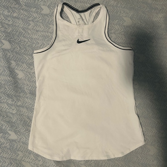 Girl’s Nike White Tank - Picture 1 of 3